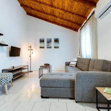 Koulouris Apartments & Studios