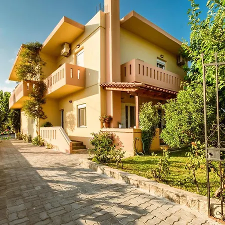 Koulouris Apartments & Studios